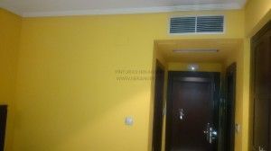 HABITACIÓN DE HOTEL COLOR AMARILLO        