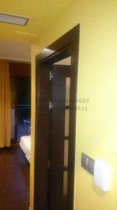 HABITACIÓN DE HOTEL COLOR AMARILLO        