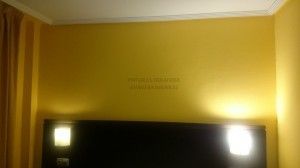 HABITACIÓN DE HOTEL COLOR AMARILLO        
